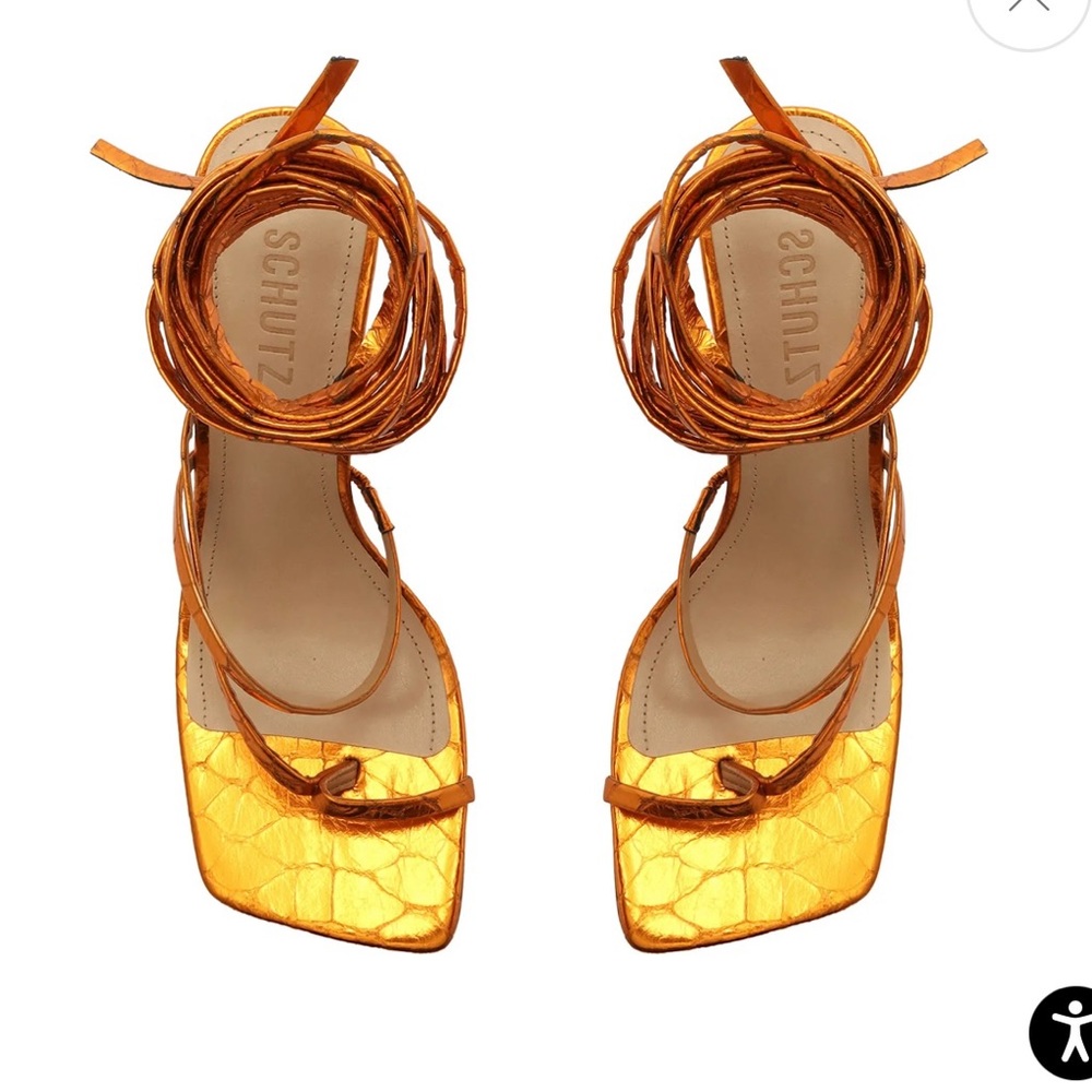 Toe Style: Square toe
Counter Type: Open
Heel Height: 4.3in | 110mm 🦩